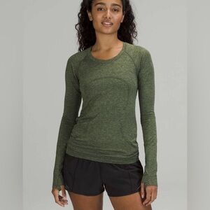 LULU SEIFTLY LONG SLEEVE CHARTREUSE TOP SIZE 4